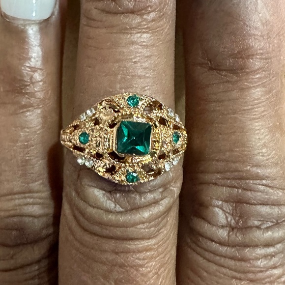 Green Zircon Vintage Style Jewelry Ring Size 6 - Picture 7 of 8
